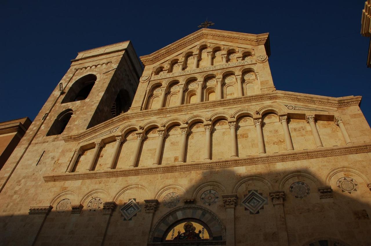 Отель Al Duomo Di Кальяри Экстерьер фото